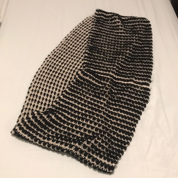 Call It Spring Black/White Knitted Infinity Scarf - Picture 4 of 4